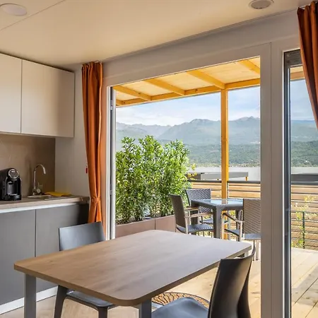 Appart hôtel Maggiore Bay 4*