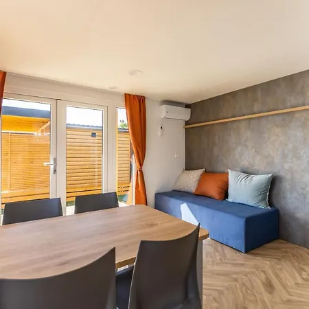 Maggiore Bay Aparthotel *