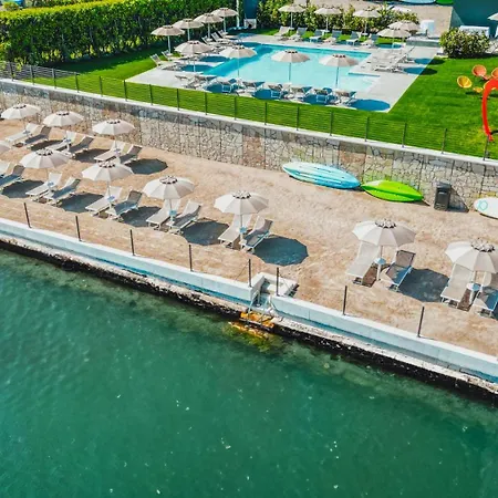 מלון דירות Maggiore Bay 4*
