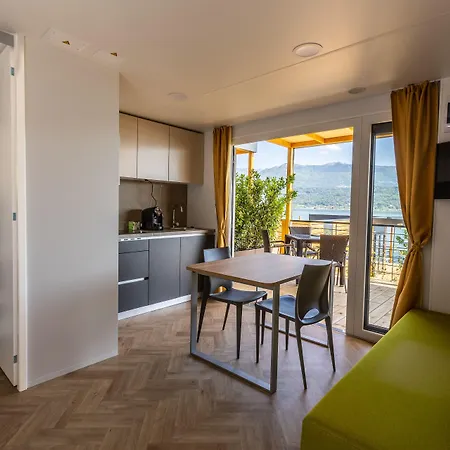 Appart hôtel Maggiore Bay 4*