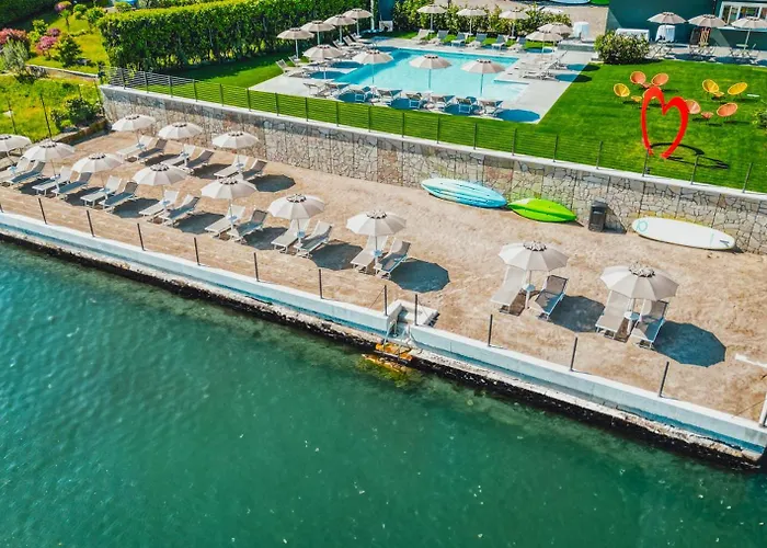 מלון דירות Maggiore Bay 4*