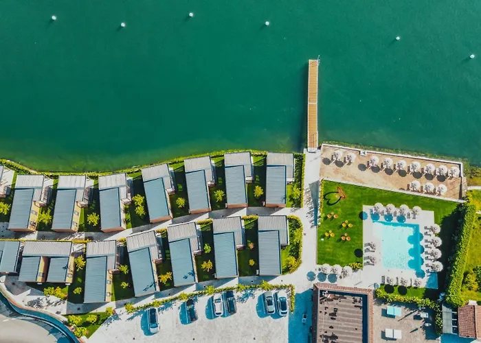 Maggiore Bay מלון דירות באוונו
